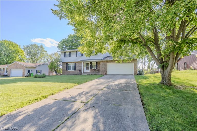 11805 Meadowlane Avenue, Uniontown, OH - Photo 2