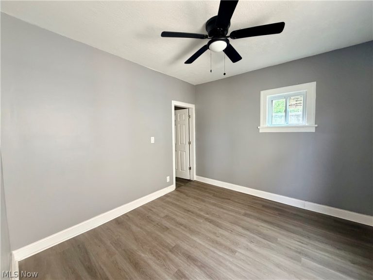 1350 Russell Road, Cleveland, OH - Photo 3