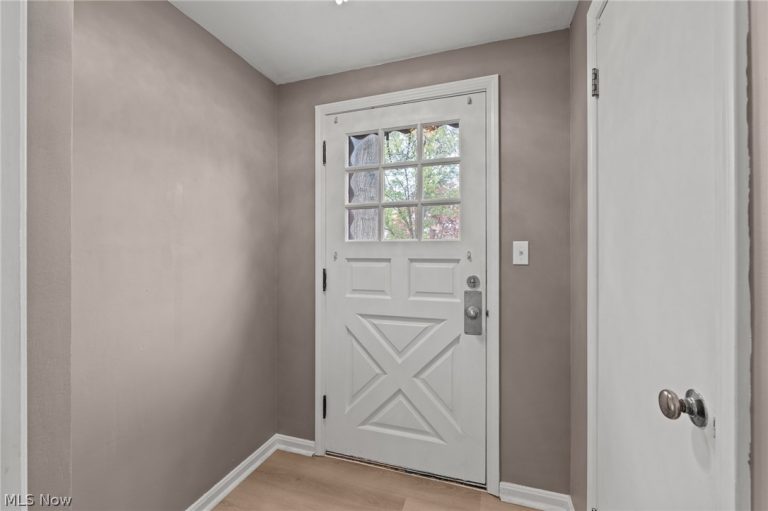 21204 Halworth Road, Beachwood, OH - Photo 2