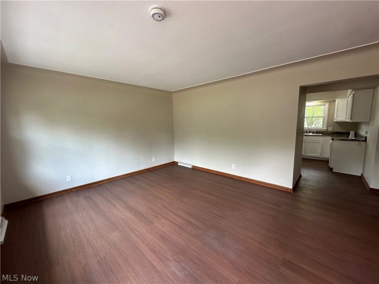 2502 Stocker Avenue, Youngstown, OH - Photo 5