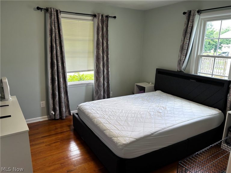 327 Beebe Avenue, Elyria, OH - Photo 5