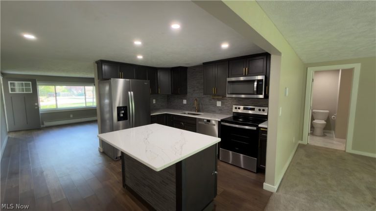 8796 Evergreen Drive, Mentor, OH - Photo 2