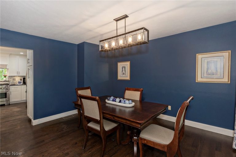 8290 Pine Creek Court, Chagrin Falls, OH - Photo 6