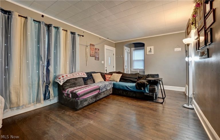 710 Roslyn Avenue, Canton, OH - Photo 8