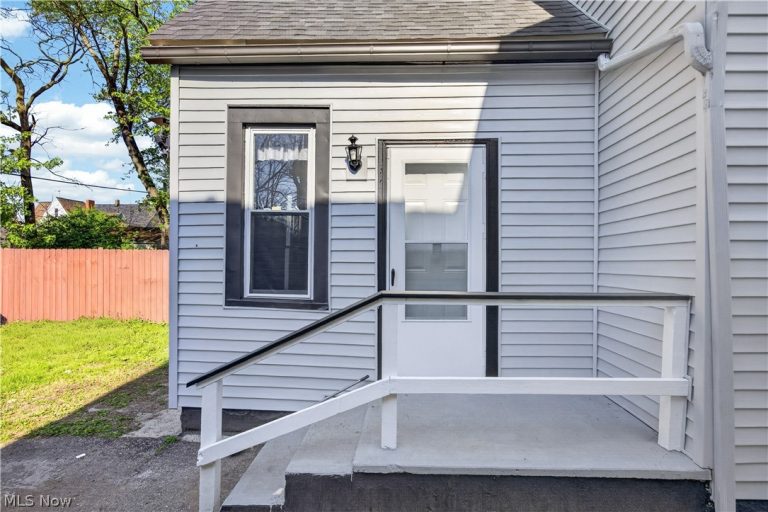 2212 Selzer Avenue, Cleveland, OH - Photo 5