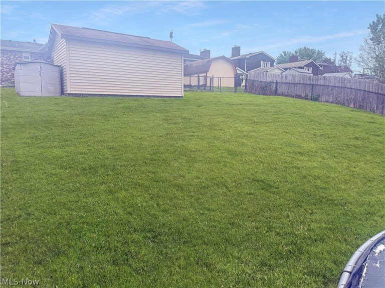 240 Fernwood Avenue, Weirton, WV - Photo 4