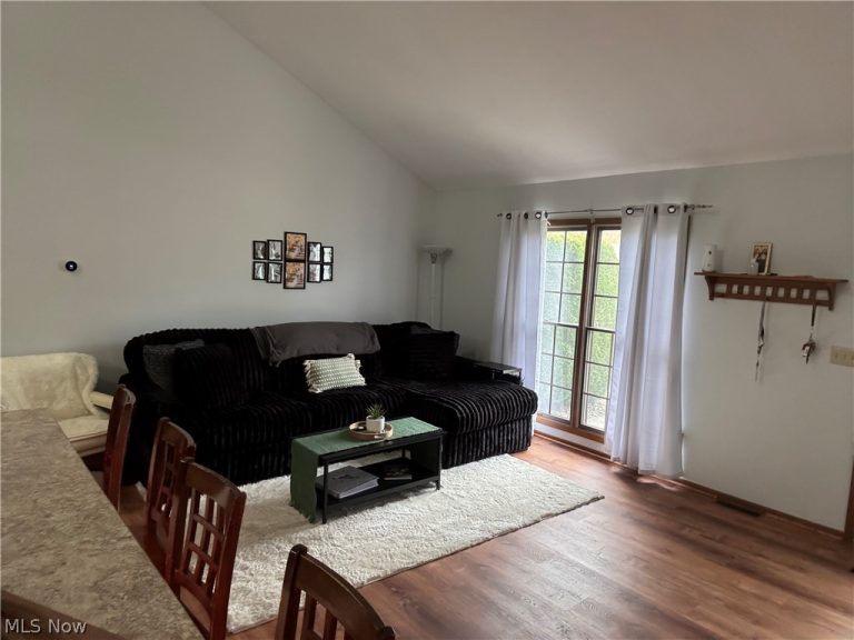 1621 Westhampton Drive, Youngstown, OH - Photo 4