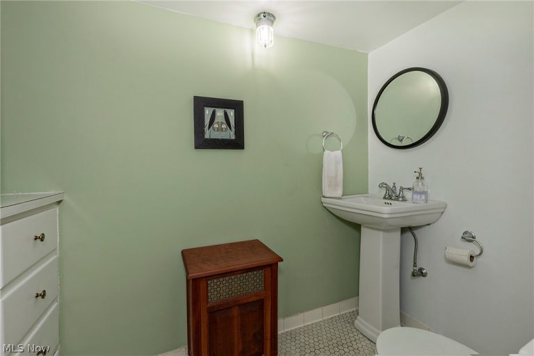 2750 Leighton Road, Shaker Heights, OH - Photo 8