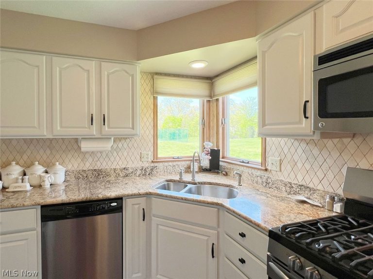 1171 Vermilion Road, Vermilion, OH - Photo 8