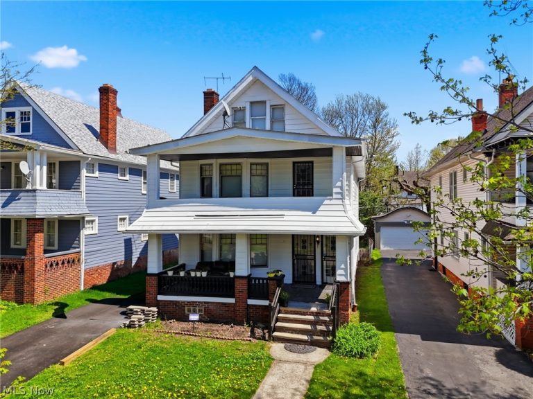 829 Helmsdale Road, Cleveland Heights, OH - Photo 2