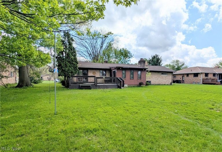 12802 Gardenside Drive, North Royalton, OH - Photo 3