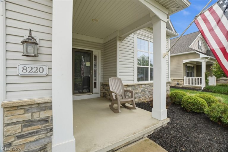 8220 Manor Gate Way, Mentor, OH - Photo 4
