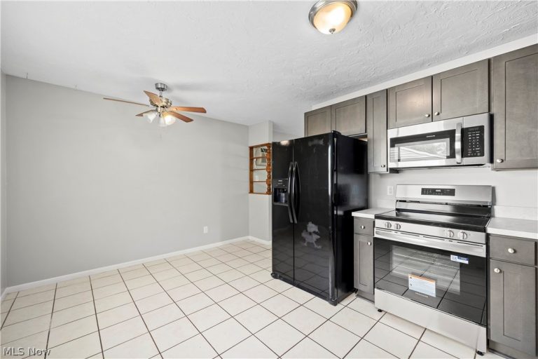 1731 Abbe Road, Elyria, OH - Photo 3