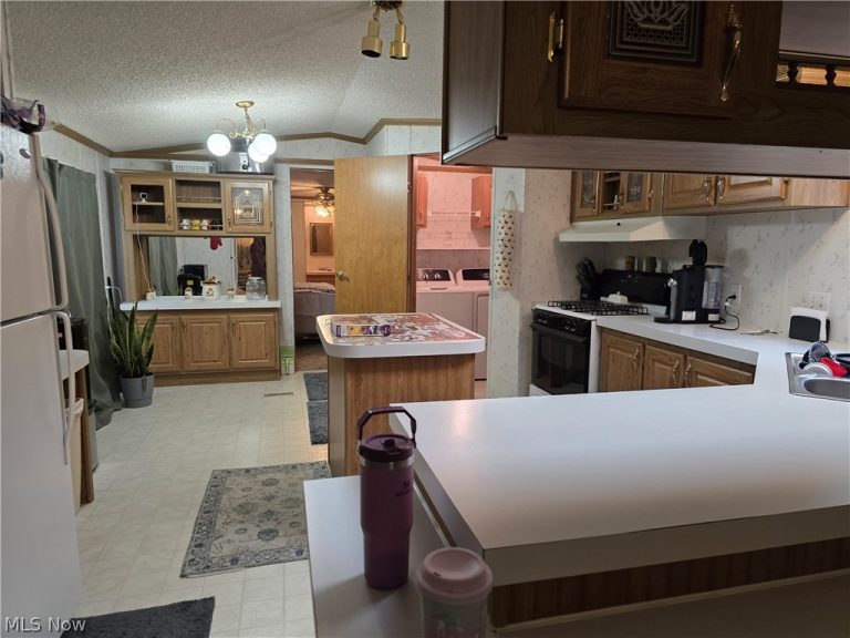65 Cedarwood Drive, Beloit, OH - Photo 2