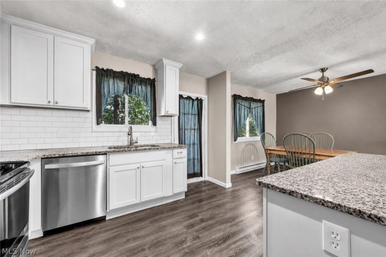 4621 Tanglewood Drive, Lorain, OH - Photo 8