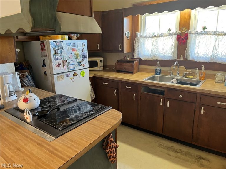 33261 Lake Road, Avon Lake, OH - Photo 4