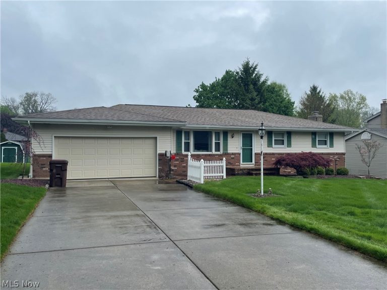 1530 Rosehedge, Poland, OH - Photo 2