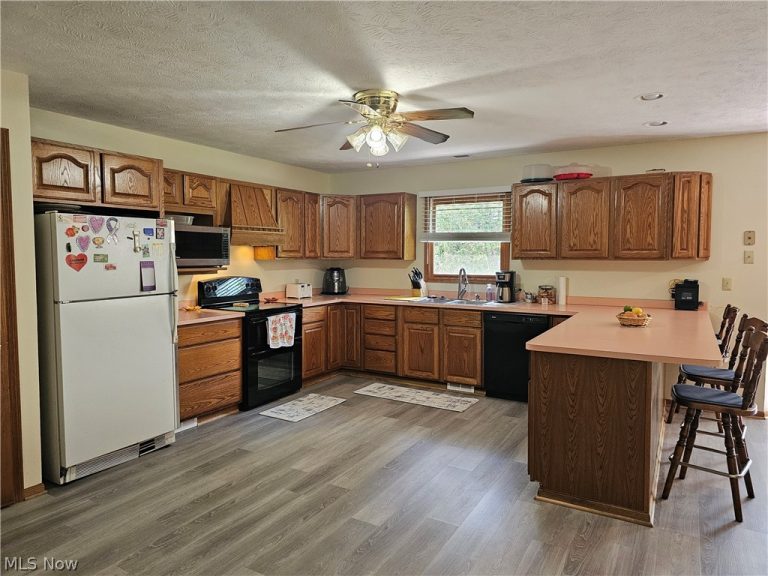 14816 Rock Creek Road, Chardon, OH - Photo 6