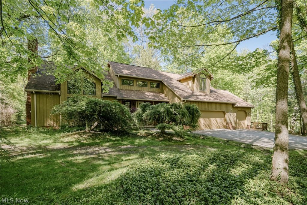 33475 Miles Road, Moreland Hills, OH