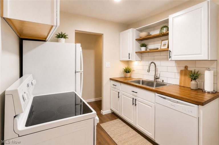 3944 Brendan Lane #G508, North Olmsted, OH - Photo 4
