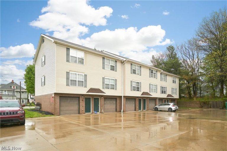 2067 Newberry Street, Cuyahoga Falls, OH - Photo 2