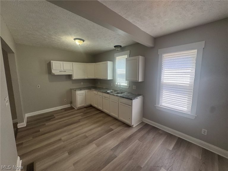 9710 Easton Avenue, Cleveland, OH - Photo 8