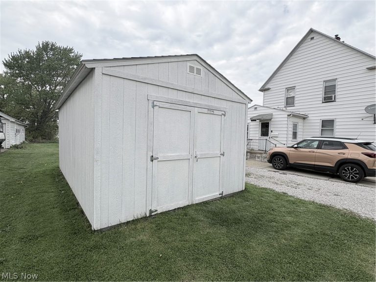 2523 Carso Avenue, Ashtabula, OH - Photo 2