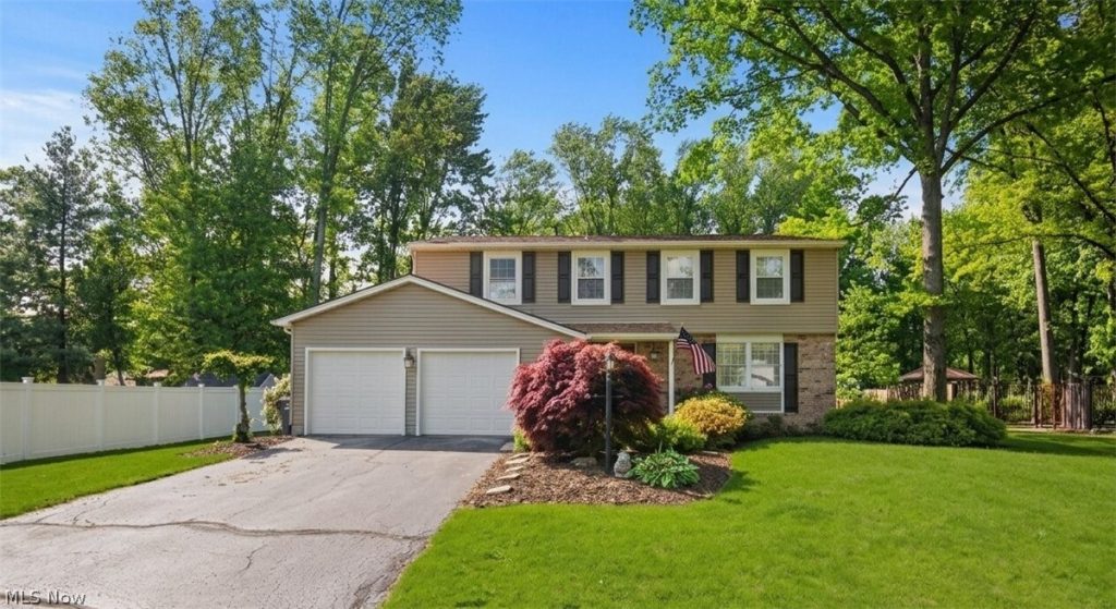 9252 Briarbrook Drive, Howland, OH