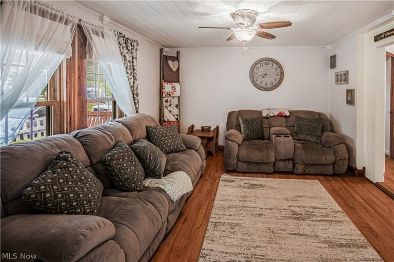 703 6th Street, St Marys, WV - Photo 8