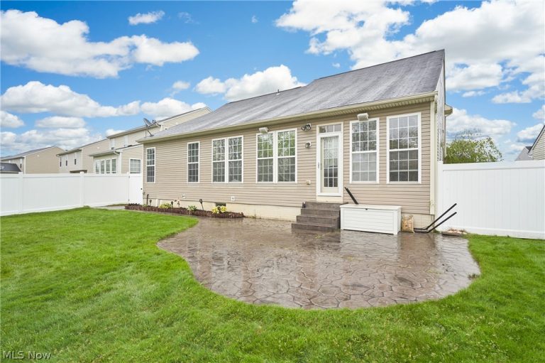 572 Colonial Drive, Painesville, OH - Photo 8