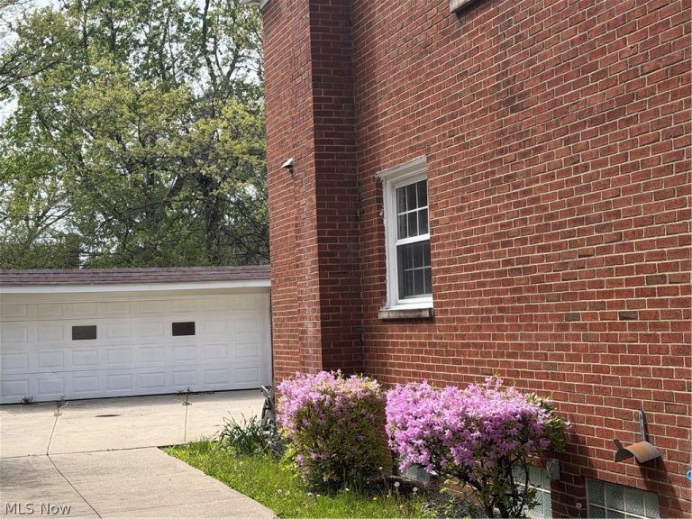 2304 Glendon Road, University Heights, OH - Photo 2