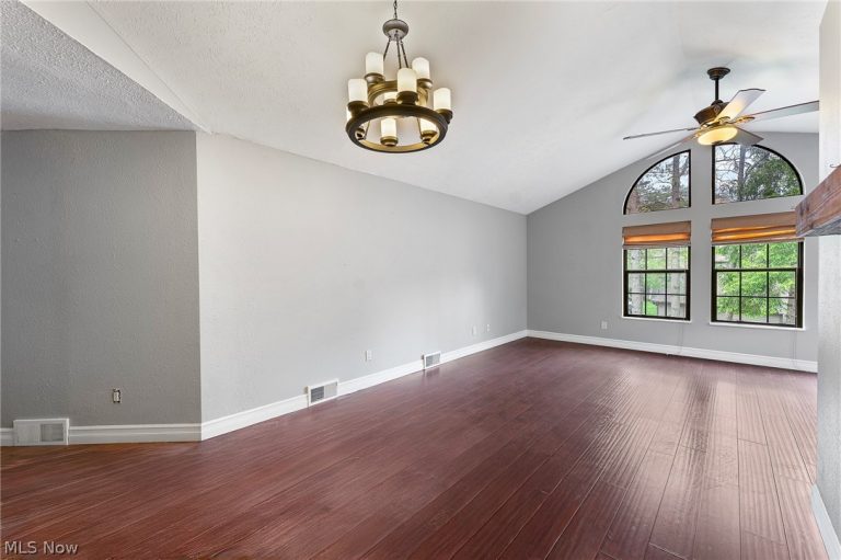 1303 Red Tail Hawk Court, Boardman, OH - Photo 4