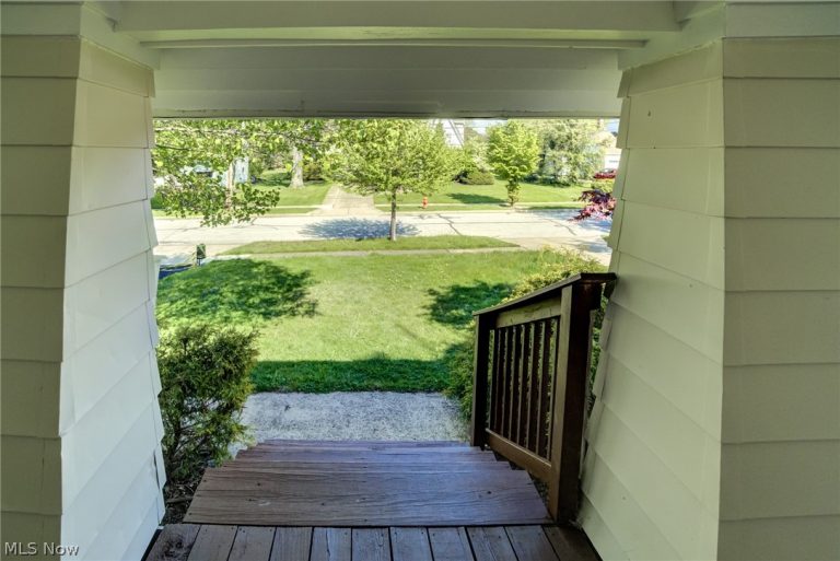 1548 Biltmore Road, Lyndhurst, OH - Photo 5