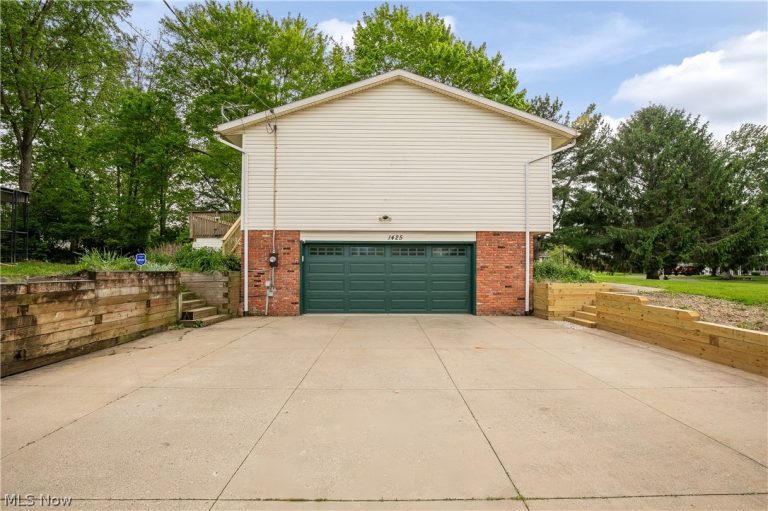 1425 Galaxy Drive, Mogadore, OH - Photo 5