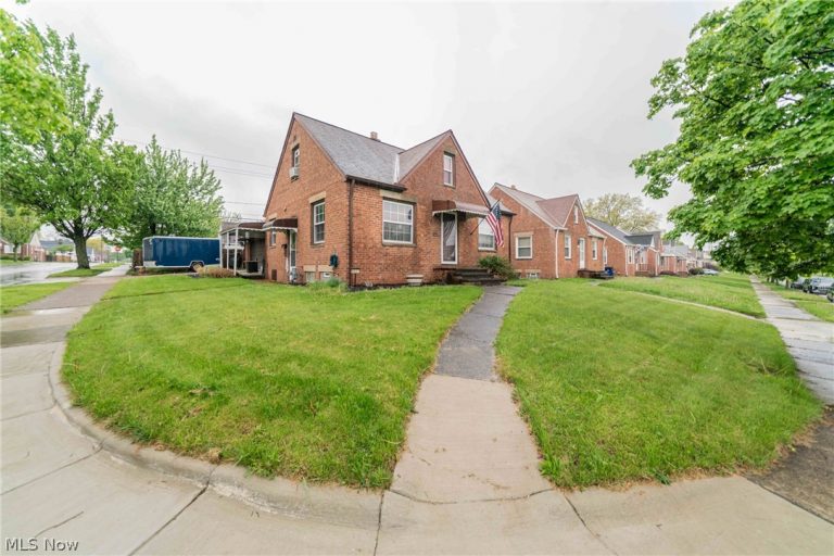 9011 Torrance Avenue, Brooklyn, OH - Photo 3