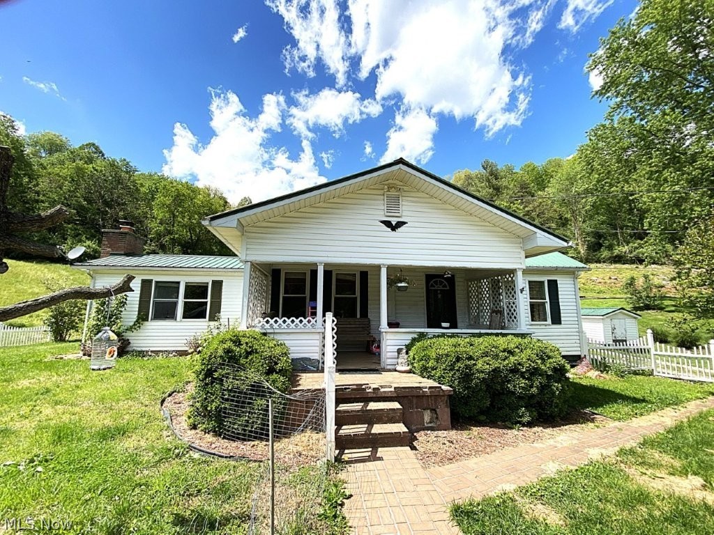 2174 Middle Fork Road, Reedy, WV