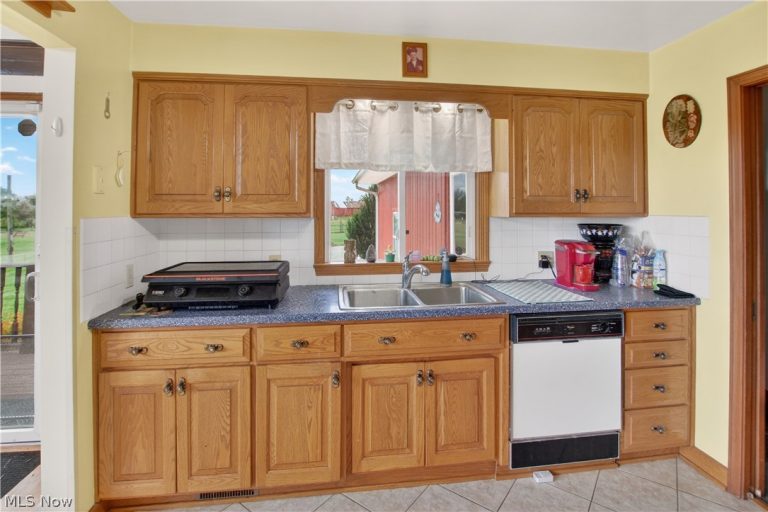 11209 Holshoe Road, Homerville, OH - Photo 6