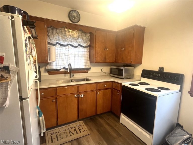 1352 Heaton Boulevard, Niles, OH - Photo 5