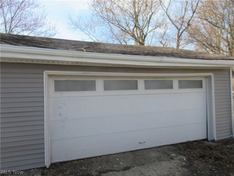 9295 Dorothy Drive, Streetsboro, OH - Photo 2
