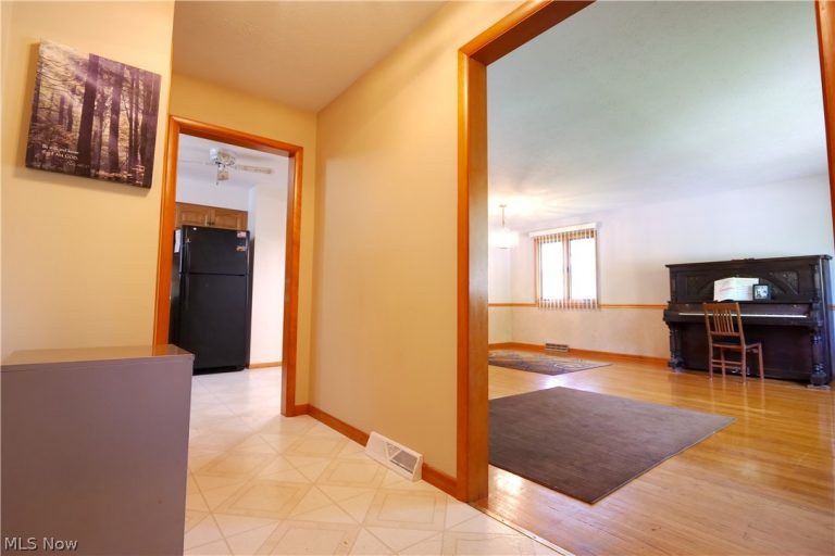 9307 Munich Drive, Parma, OH - Photo 3