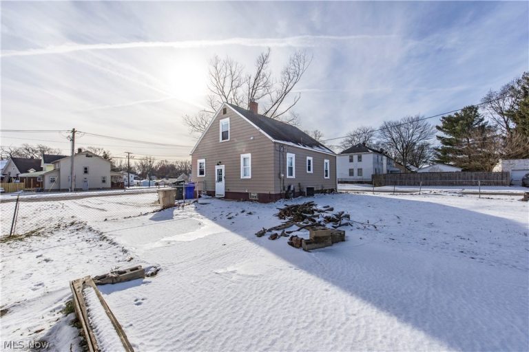 33 Pierce Avenue, Cuyahoga Falls, OH - Photo 2