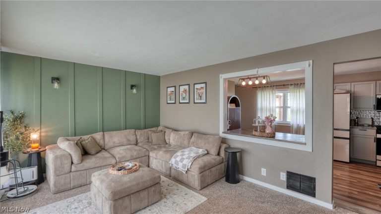 212 Westview Drive, New Concord, OH - Photo 3