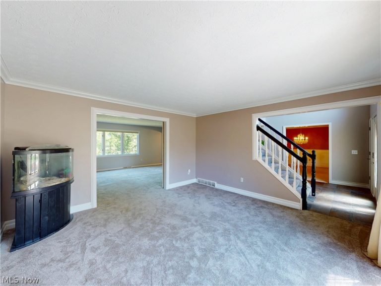 8166 Washington Avenue, North Royalton, OH - Photo 4
