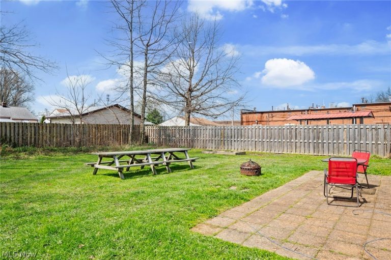 396 319 Street, Willowick, OH - Photo 3