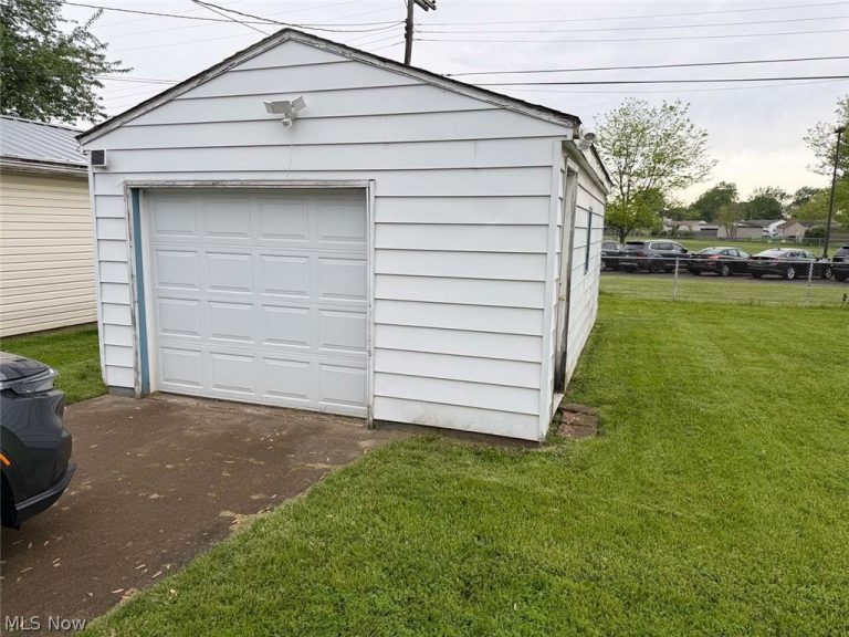 1939 Midway Avenue, Canton, OH - Photo 4