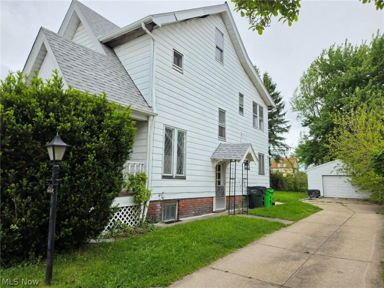10605 Grace Avenue, Garfield Heights, OH - Photo 3
