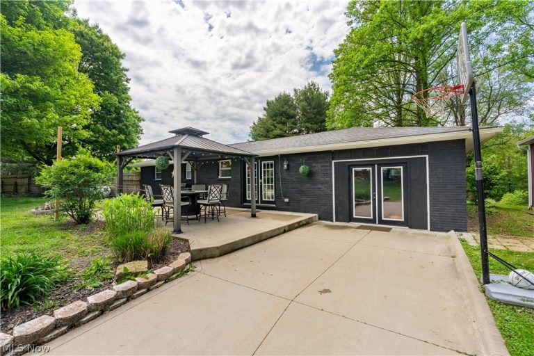 3190 Irish Road, Magnolia, OH - Photo 2