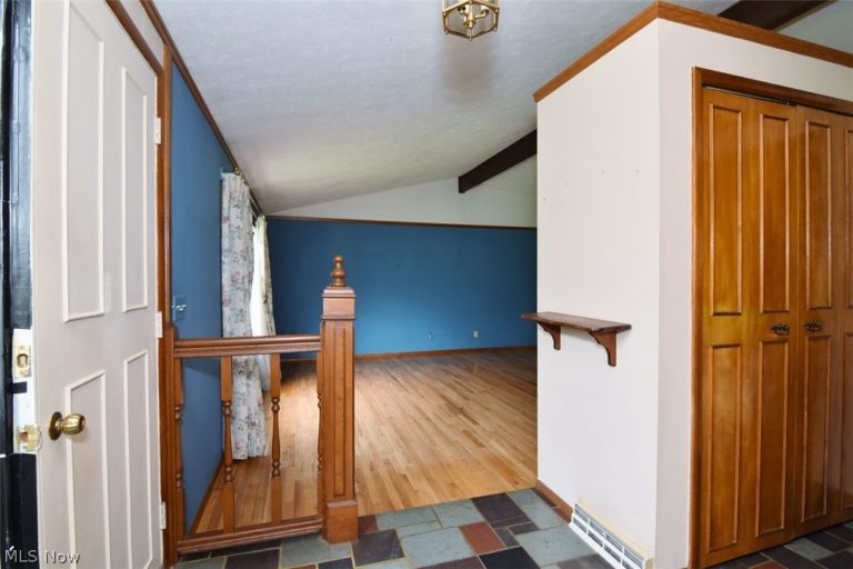 6977 Springledge Road, Sagamore Hills, OH - Photo 6