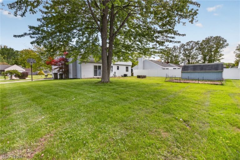 438 Hampton Drive, Elyria, OH - Photo 4