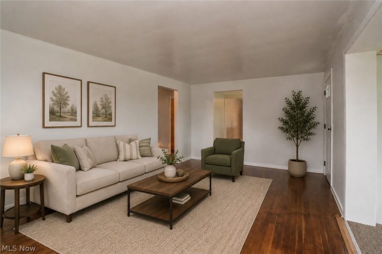 4544 Lakeknoll Street, Louisville, OH - Photo 4